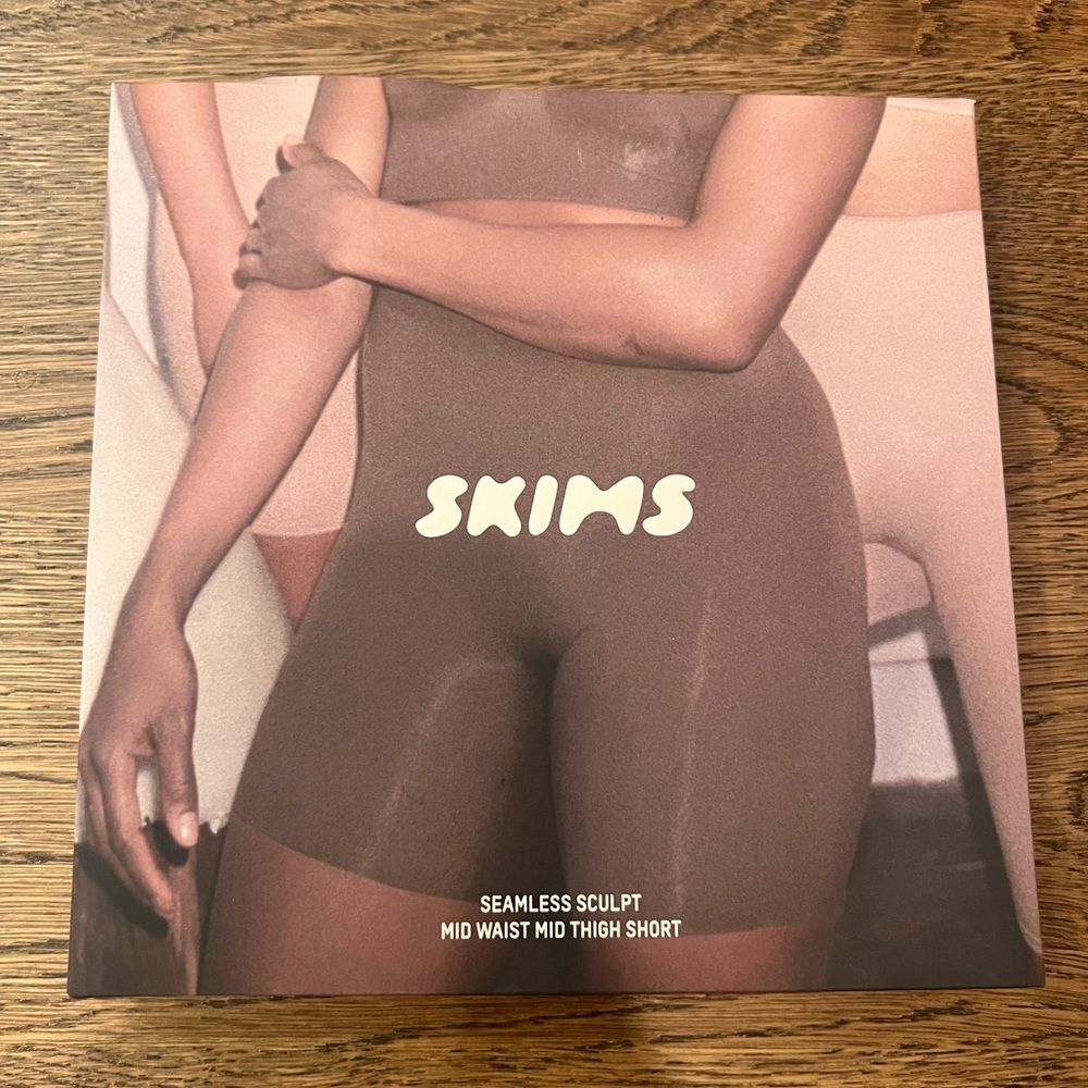SKIMS Seamless Sculpt Mid Thigh Short